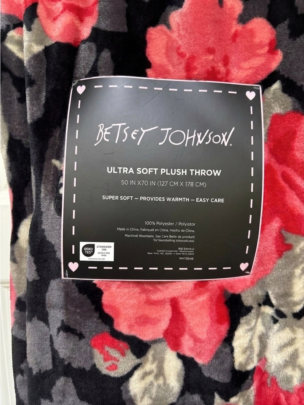 Betsey Johnson Ultra Soft Plush Throw - Picture 2 of 5